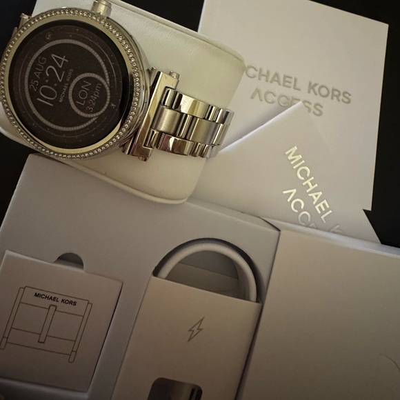 Michael Kors Glittering Silver Smartwatch MKT5020 - Picture 5 of 9